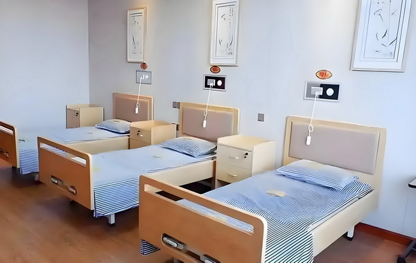 本科生入户深圳要求_变态男躲女神床下，尺度生猛的日本电影！ 度生猛的日大家乙起